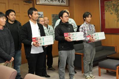 いちご贈呈式の様子の写真