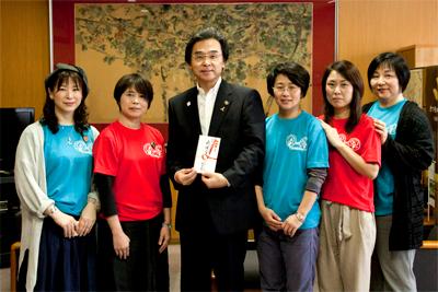 寄附の様子の写真