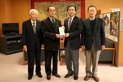 寄附の様子の写真