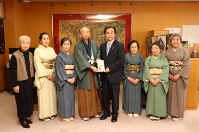 作動江戸千家大分不白会のみなさんと市長