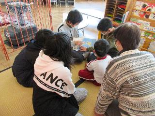 東小学校児童による読み聞かせ