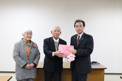 野原さつき会老人クラブ様からお餅の寄贈