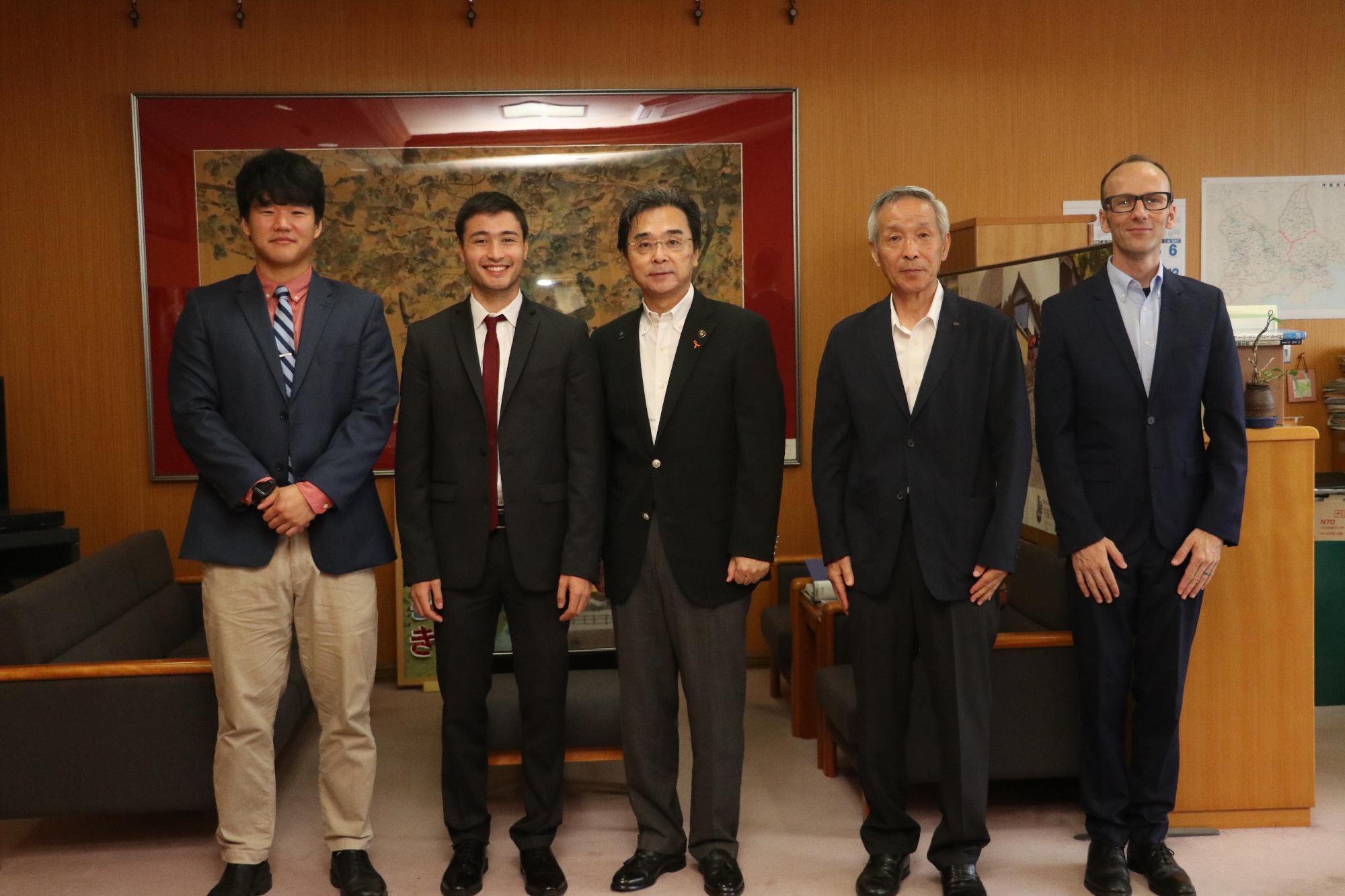 退任・就任されたALTとの写真