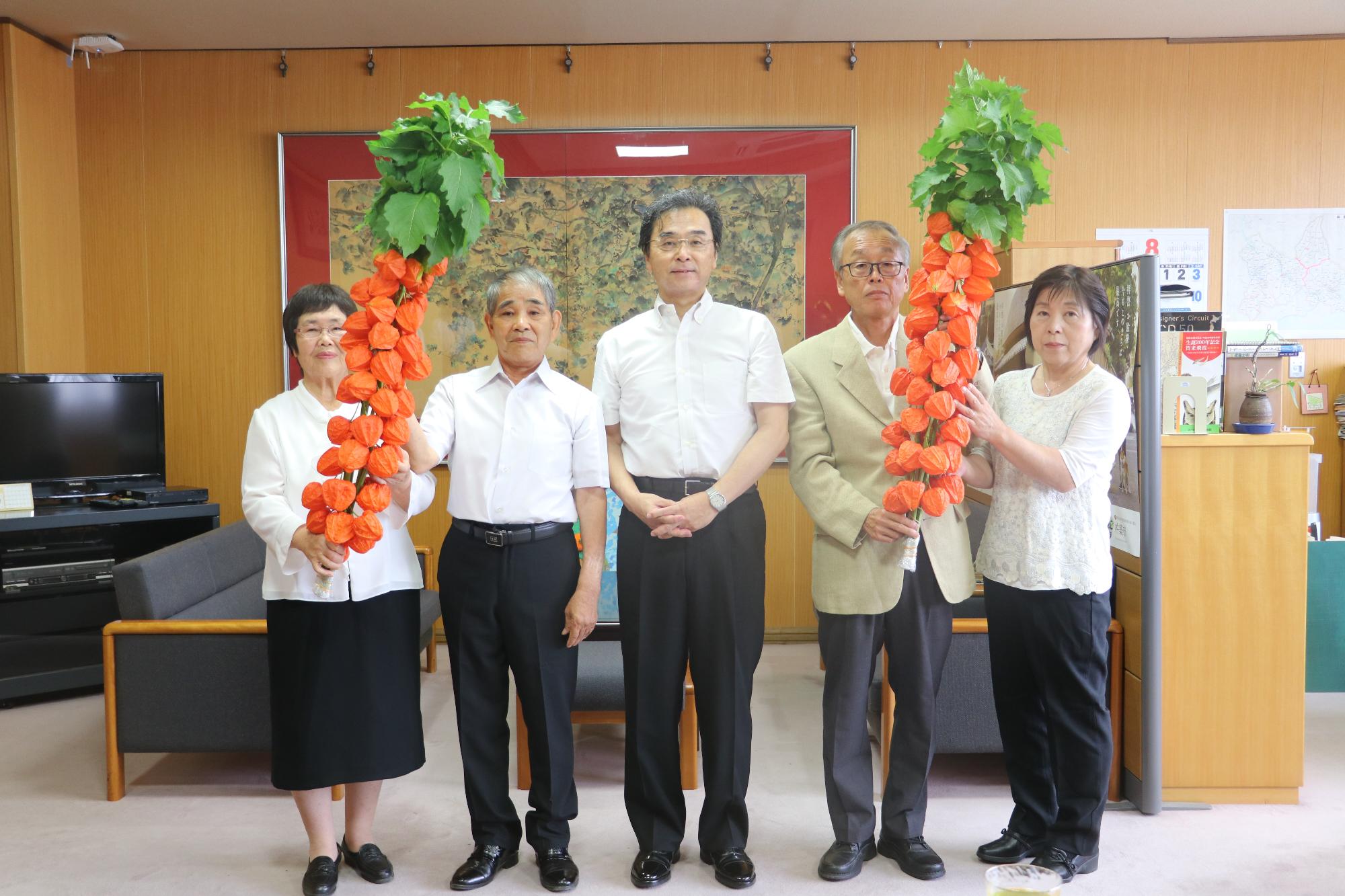 宇都宮ご夫妻と山本ご夫妻と永松市長の写真