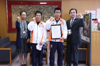 第19回障がい者スポーツ大会に決定した選手との写真