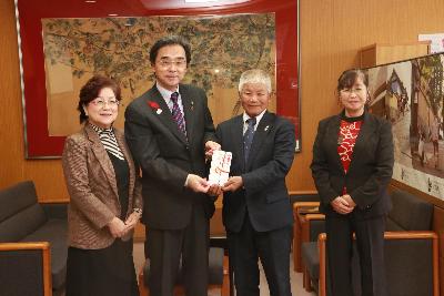 山香町カラオケ連盟のみなさんと永松市長