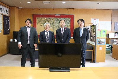 株式会社KTSさんと永松市長の写真