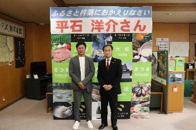 平石さんと永松市長の写真