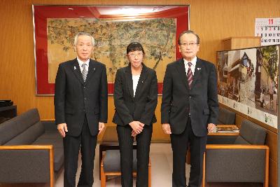 阿部さんと興田副市長・清末教育長の写真