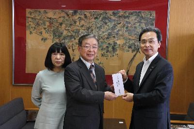 杵築ん風様と市長の写真
