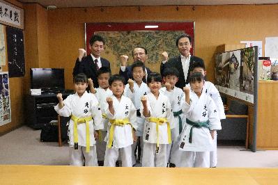 出場あいさつの様子