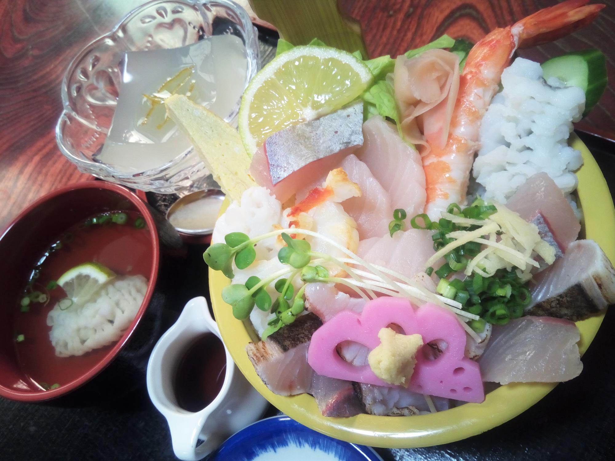 減塩ミニ海鮮丼セットの写真
