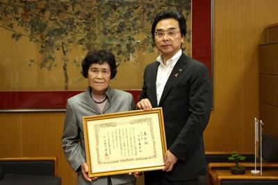 二宮英子さんが愛育班会会長表彰の写真