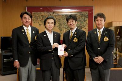 寄附の様子の写真