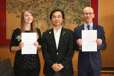 退任するALTの2人の写真