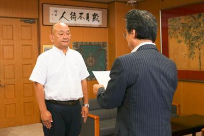 辞令交付式の様子の写真