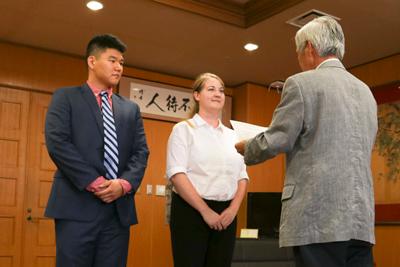 新任したALTの2人の写真