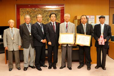 杵築市山香支部チームのみなさんと市長の写真