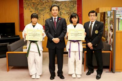 報告の様子の写真