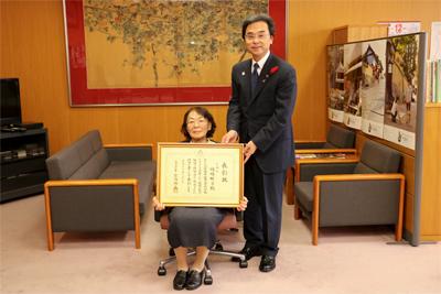 塚崎さんと市長の写真