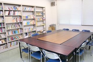 奈狩江地区公民館の図書室の写真