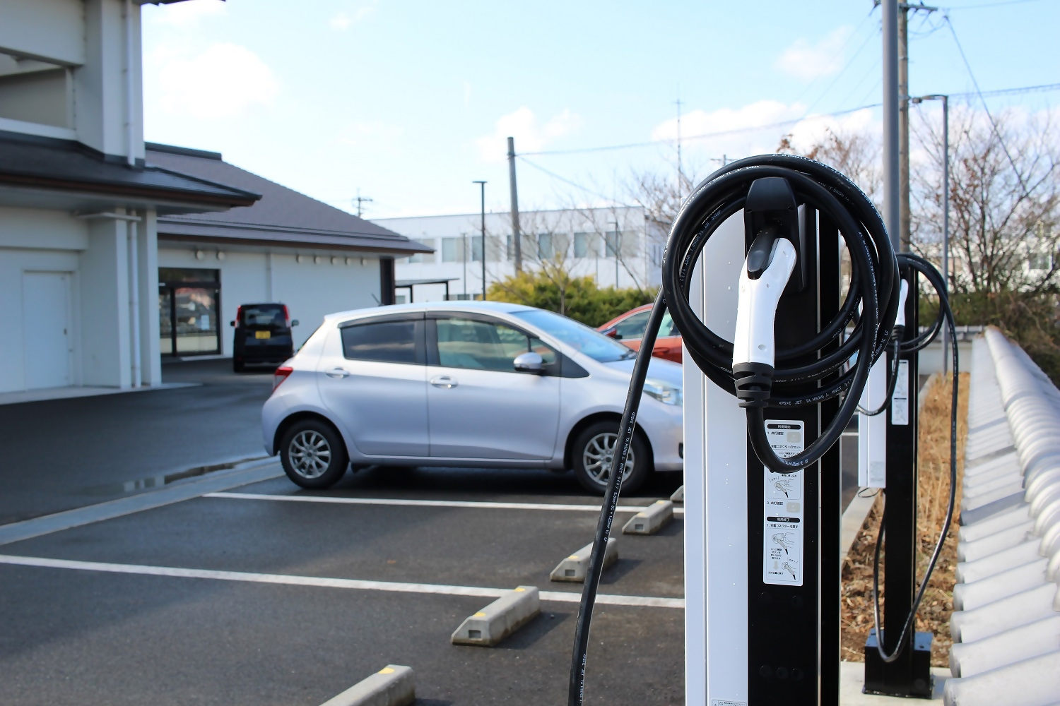 杵築市立図書館駐車場充電器